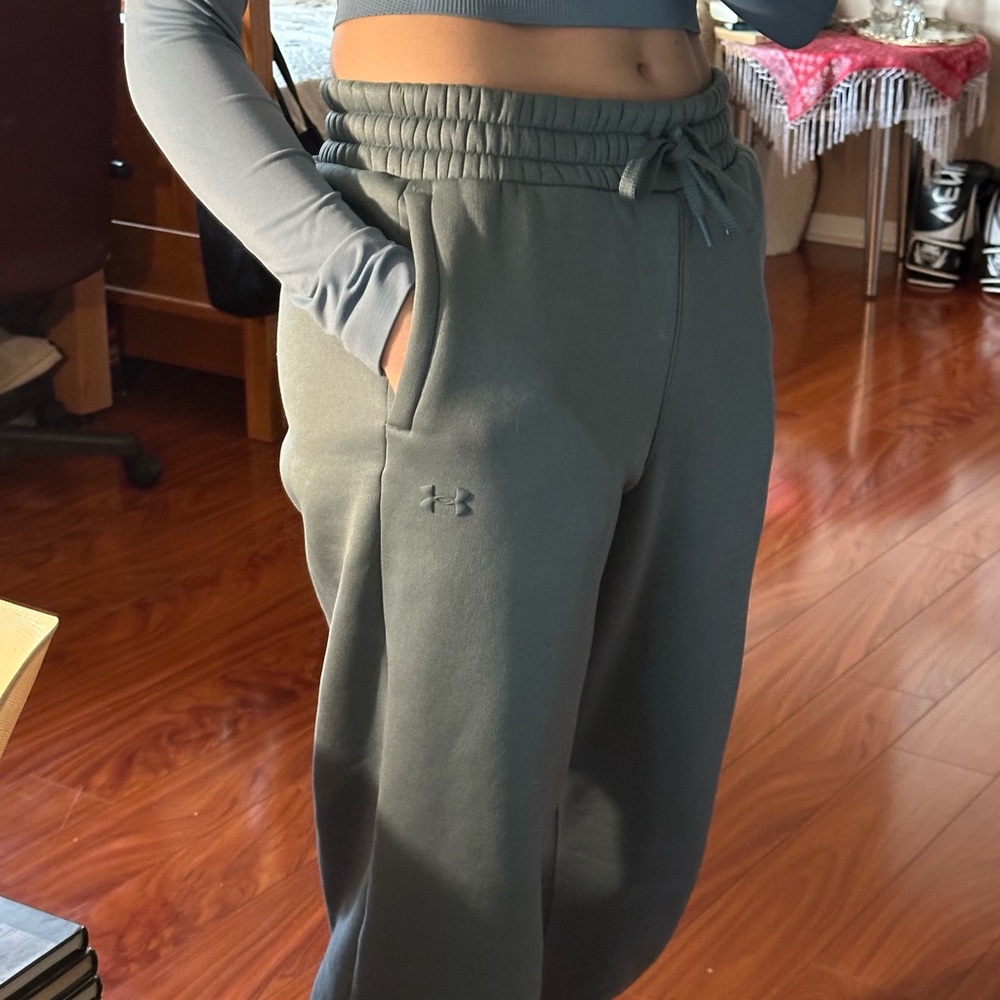 Under Armour Women's Bundle - Picture 3 of 7